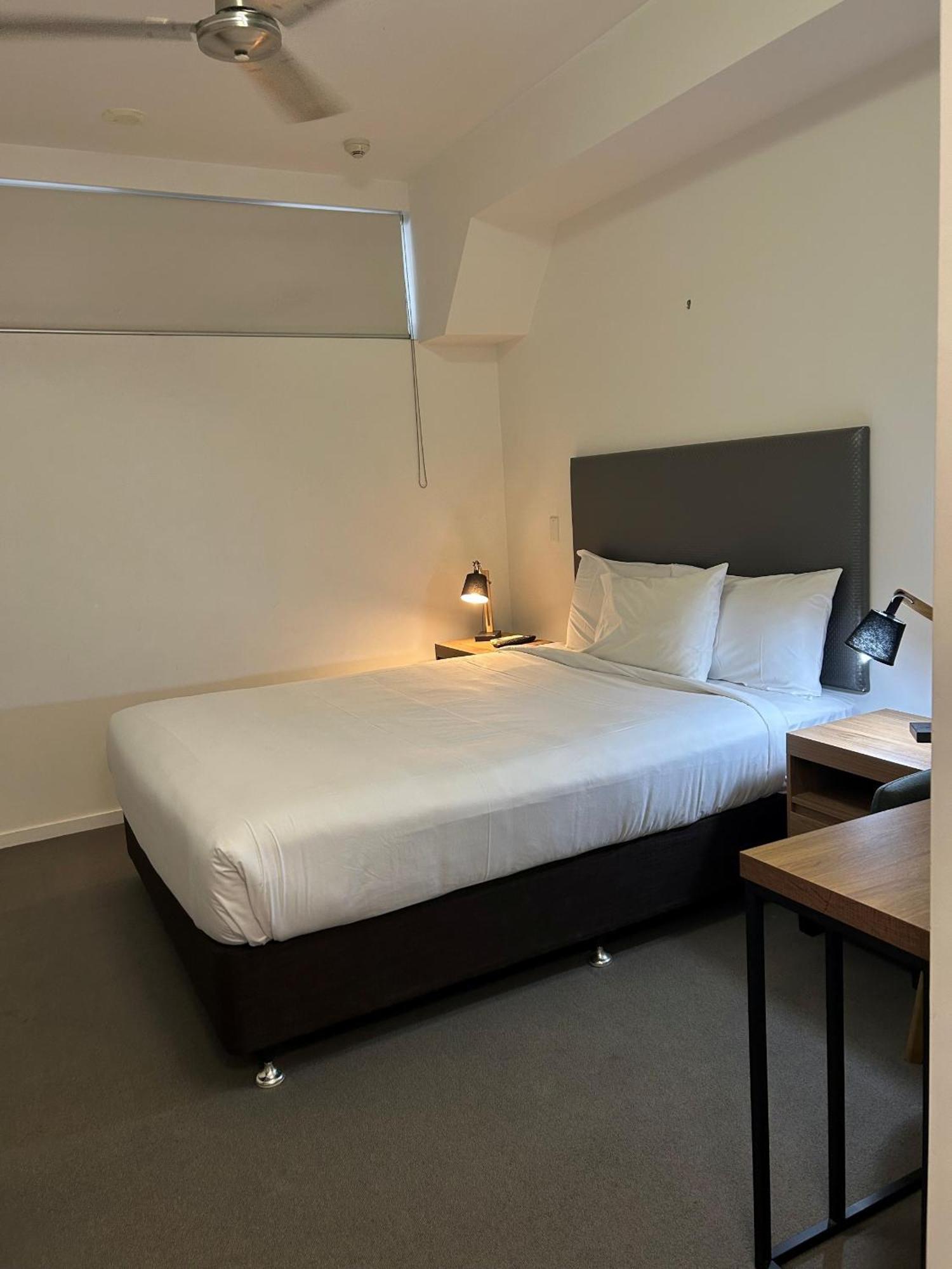 Central Holborn Apartments Townsville Room photo